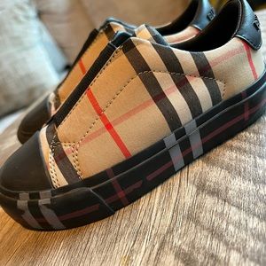 Burberry Kids shoes size EU 27 , (US 10)